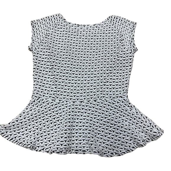 Worthington Women’s White and Black top. Size PS - Picture 2 of 4